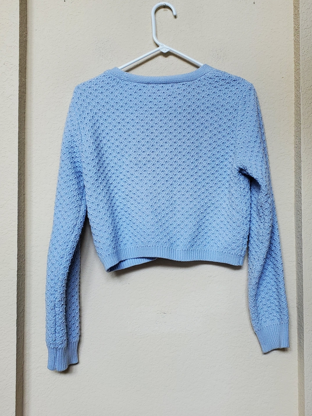 Willow & Wind Pastel Blue Daisy-Embroidered V-Neck Cardigan.  Size Medium - Picture 4 of 8